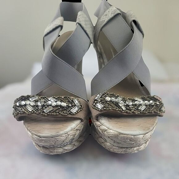 Donald Pliner Wedge Sandal - 8M - Picture 1 of 4